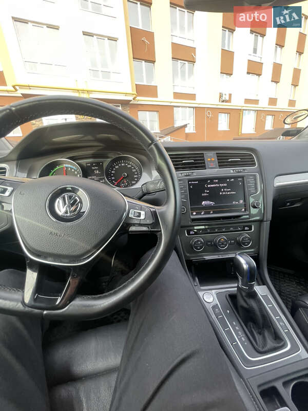 Хэтчбек Volkswagen e-Golf 2016 в Киеве фото 13 Хэтчбек Volkswagen e-Golf 2016 в Киеве