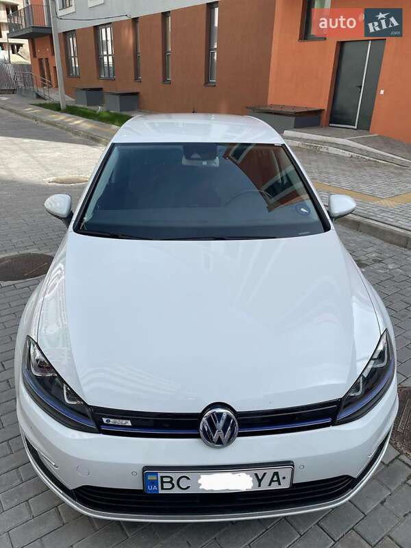 Хэтчбек Volkswagen e-Golf 2015 в Львове