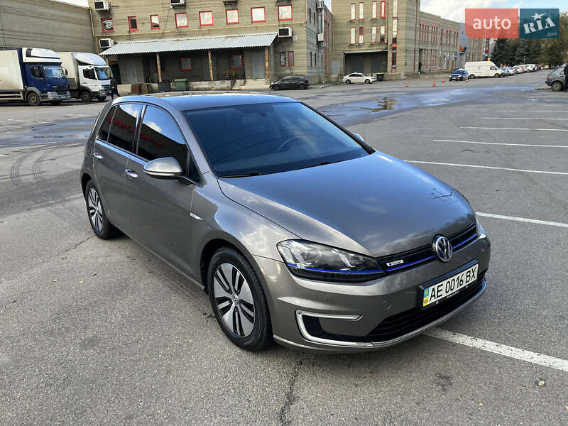 Хетчбек Volkswagen e-Golf 2015 в Дніпрі