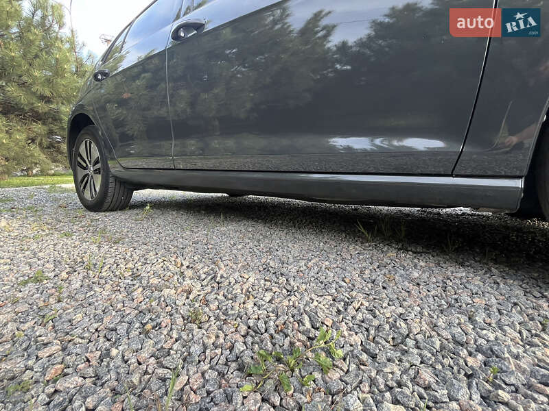 Хетчбек Volkswagen e-Golf 2020 в Дніпрі
