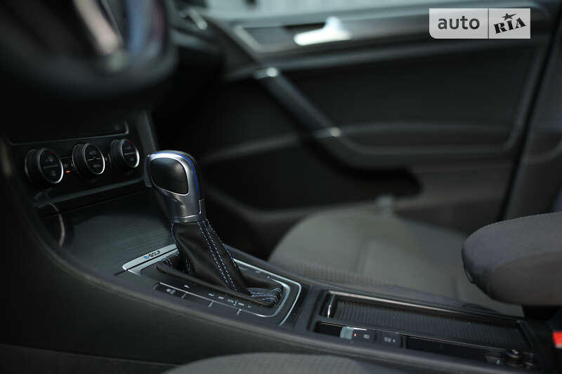 Хетчбек Volkswagen e-Golf 2019 в Житомирі