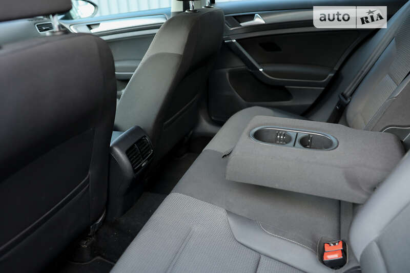 Хетчбек Volkswagen e-Golf 2019 в Житомирі