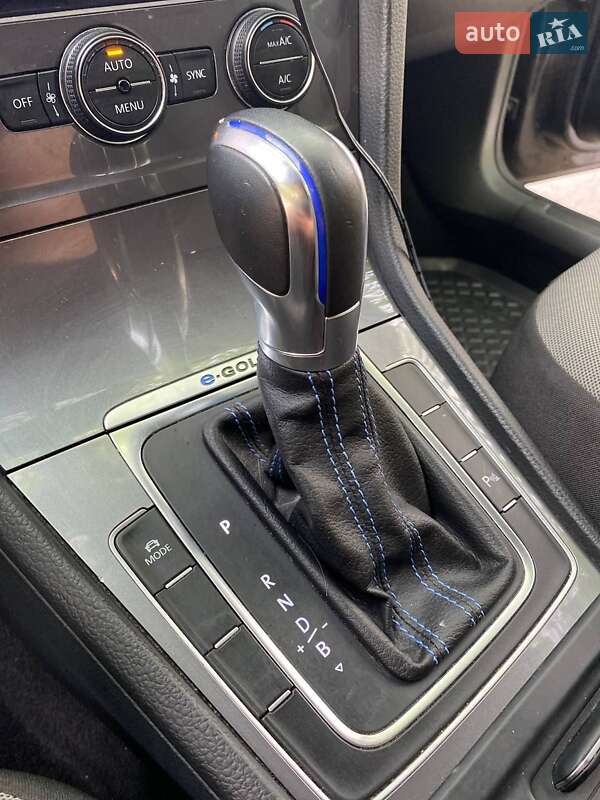 Хэтчбек Volkswagen e-Golf 2015 в Днепре
