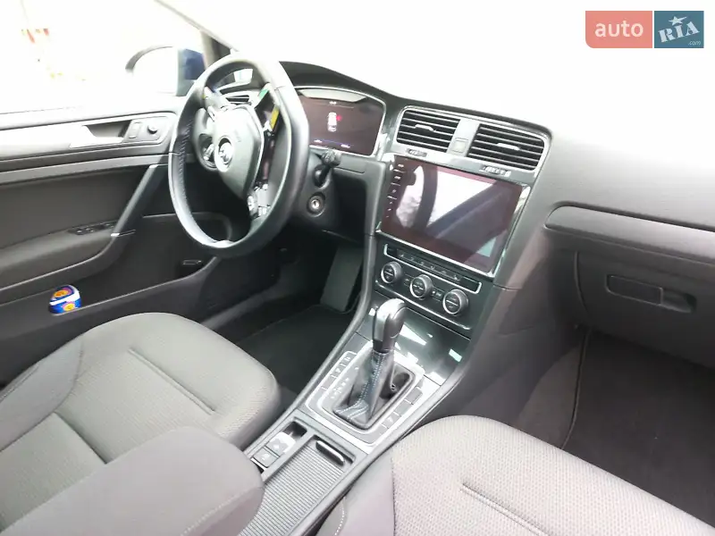 Хетчбек Volkswagen e-Golf 2020 в 