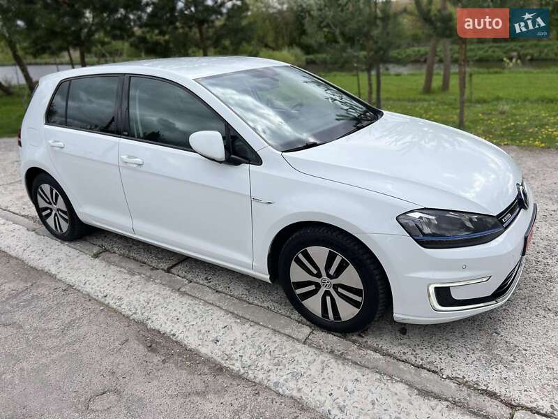 Хэтчбек Volkswagen e-Golf 2015 в 