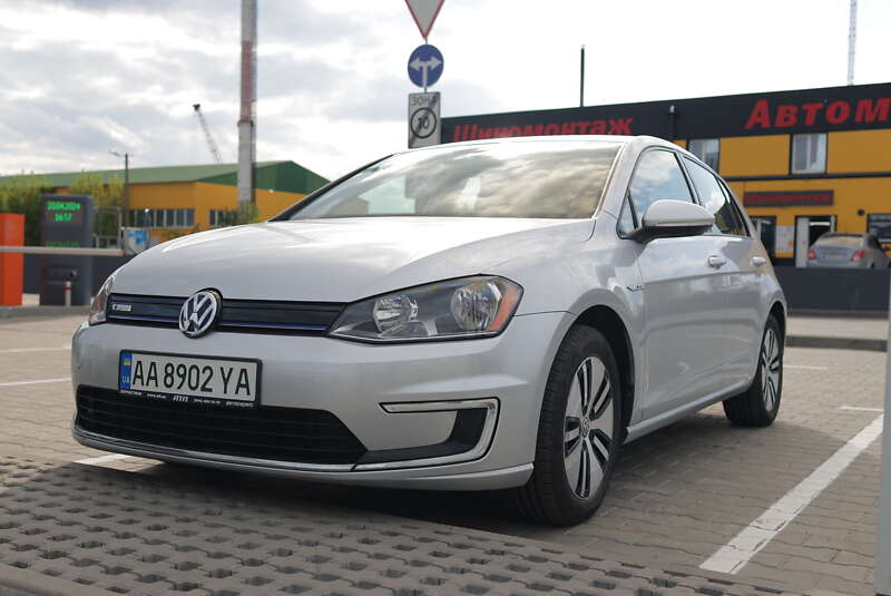 Хэтчбек Volkswagen e-Golf 2016 в Вишневом