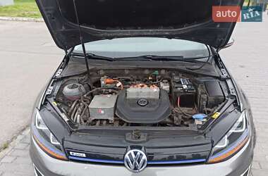 Хэтчбек Volkswagen e-Golf 2015 в 