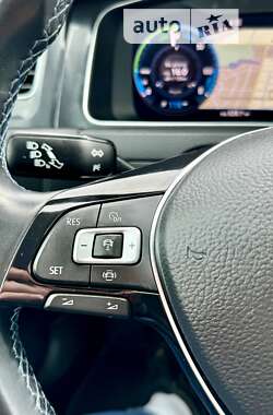 Хэтчбек Volkswagen e-Golf 2019 в 