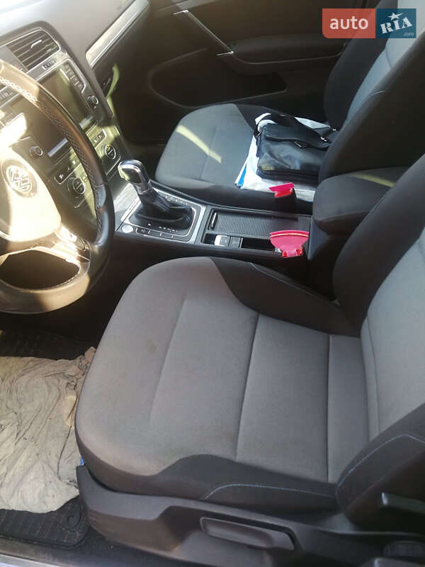 Хэтчбек Volkswagen e-Golf 2015 в Киеве фото 8 Хэтчбек Volkswagen e-Golf 2015 в Киеве