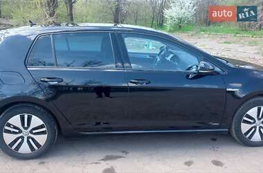 Хэтчбек Volkswagen e-Golf 2016 в 