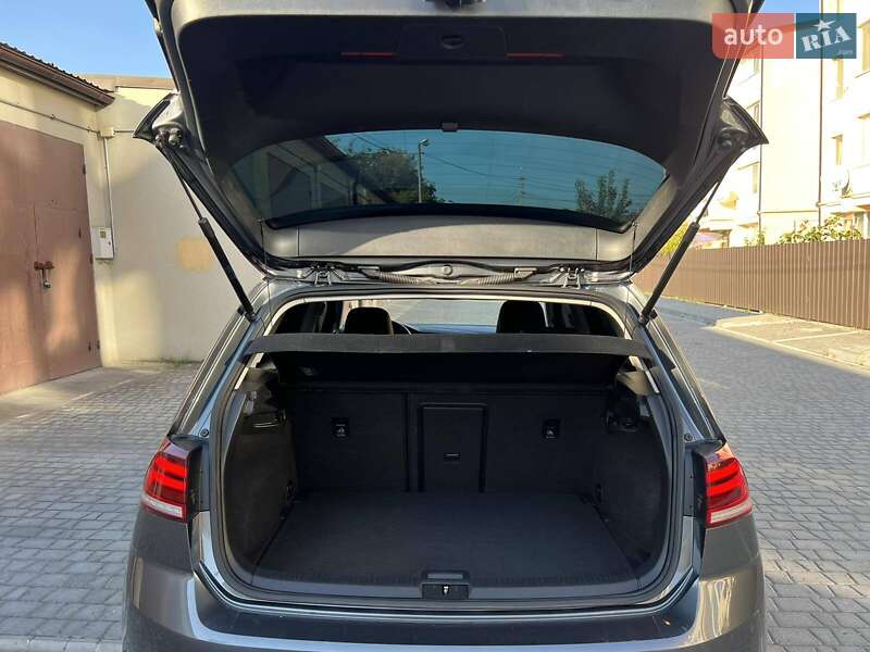 Хэтчбек Volkswagen e-Golf 2017 в Каменец-Подольском