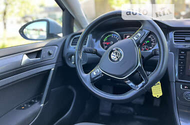 Хэтчбек Volkswagen e-Golf 2017 в Радивилове