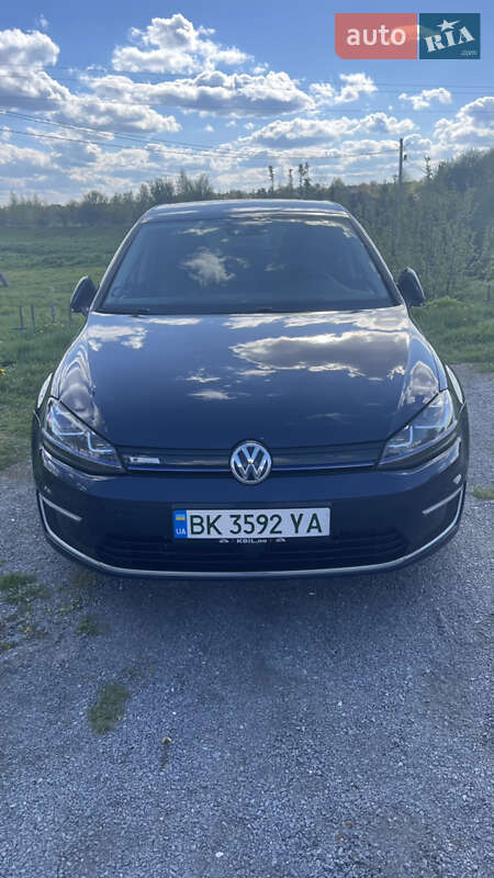 Volkswagen e-Golf 2015