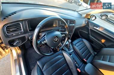 Хэтчбек Volkswagen e-Golf 2017 в 