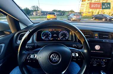Хэтчбек Volkswagen e-Golf 2017 в 
