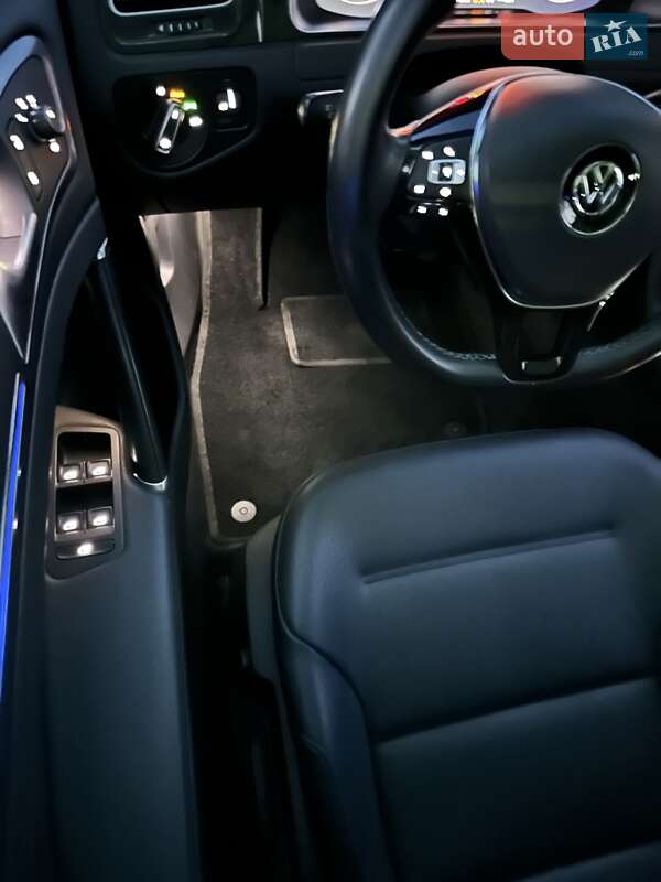 Хэтчбек Volkswagen e-Golf 2019 в Днепре