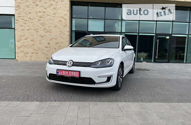 Хэтчбек Volkswagen e-Golf 2015 в 