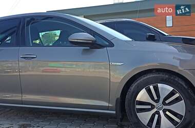 Хэтчбек Volkswagen e-Golf 2016 в 