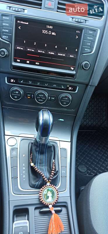 Хетчбек Volkswagen e-Golf 2016 в Чернівцях