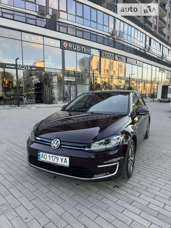 Хэтчбек Volkswagen e-Golf 2017 в Ужгороде