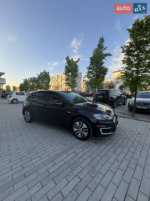 Хэтчбек Volkswagen e-Golf 2017 в Ужгороде