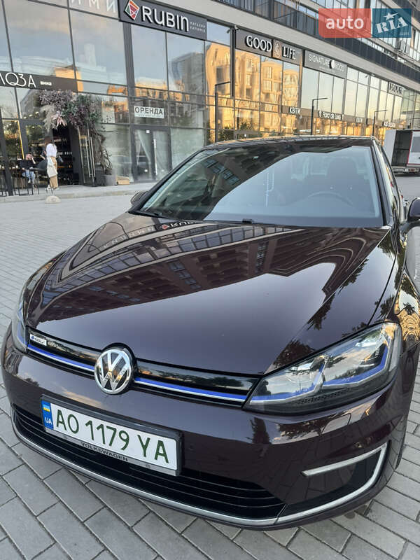Хэтчбек Volkswagen e-Golf 2017 в Ужгороде
