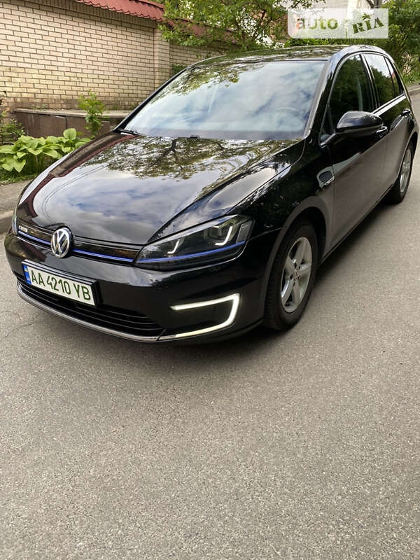 Хетчбек Volkswagen e-Golf 2014 в Києві