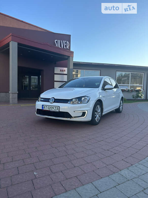 Хэтчбек Volkswagen e-Golf 2015 в Ивано-Франковске