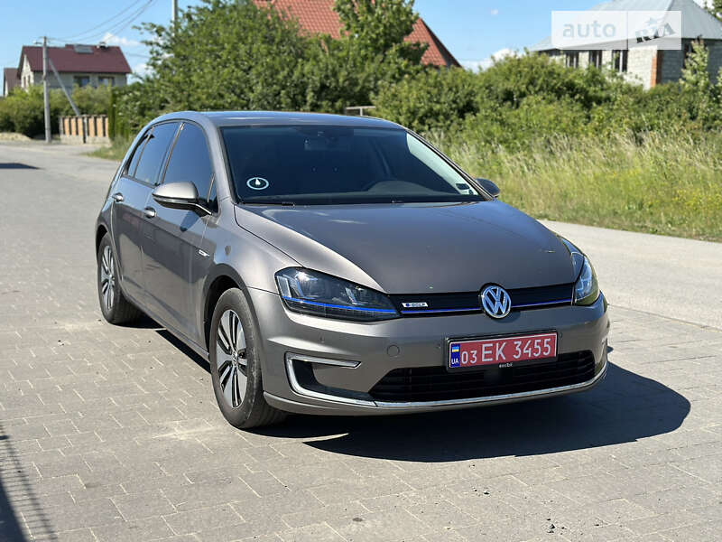 Хэтчбек Volkswagen e-Golf 2015 в Ужгороде