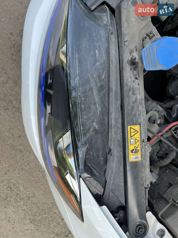 Хетчбек Volkswagen e-Golf 2015 в Києві