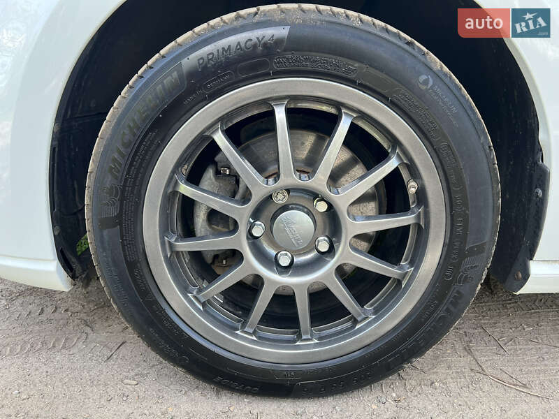 Хетчбек Volkswagen e-Golf 2015 в Києві