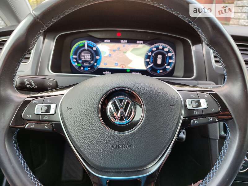Хэтчбек Volkswagen e-Golf 2017 в Мукачево
