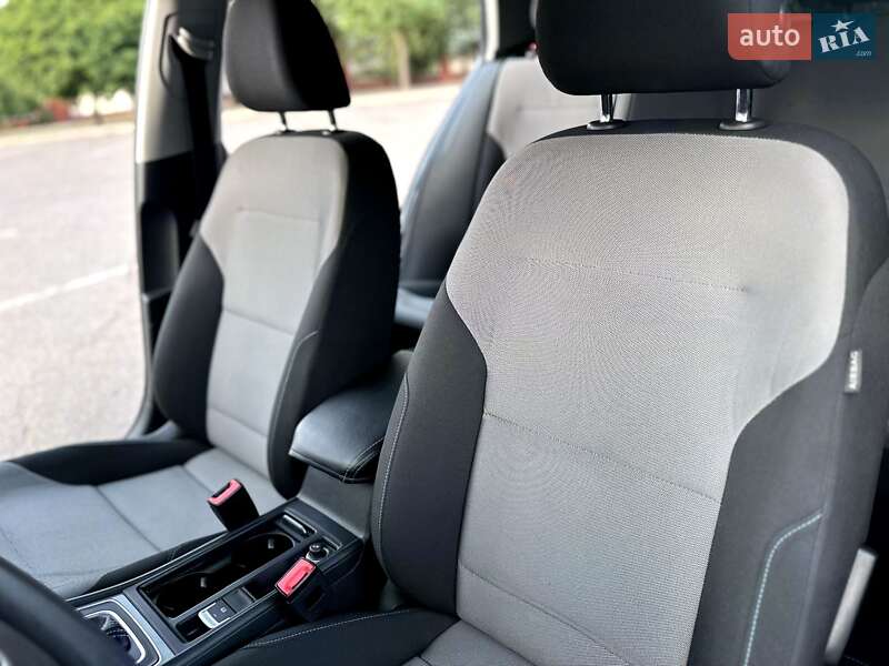 Хетчбек Volkswagen e-Golf 2016 в Кривому Розі фото 33 Хетчбек Volkswagen e-Golf 2016 в Кривому Розі