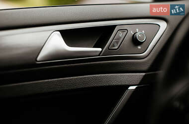 Хетчбек Volkswagen e-Golf 2020 в 