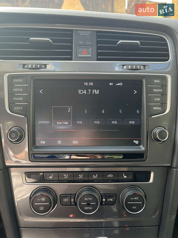 Хэтчбек Volkswagen e-Golf 2015 в Львове фото 14 Хэтчбек Volkswagen e-Golf 2015 в Львове