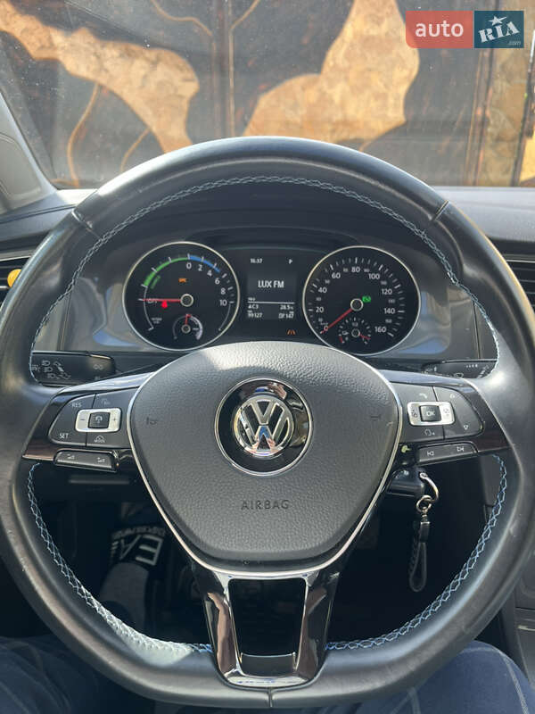 Хэтчбек Volkswagen e-Golf 2015 в Львове фото 15 Хэтчбек Volkswagen e-Golf 2015 в Львове