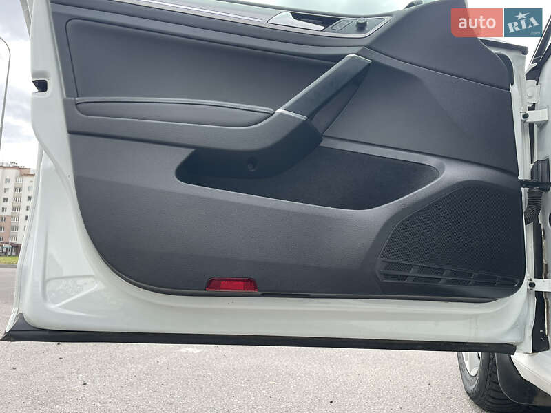 Хэтчбек Volkswagen e-Golf 2014 в Виннице