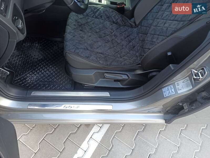 Хэтчбек Volkswagen e-Golf 2017 в Черновцах