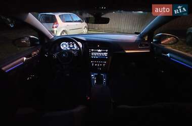 Хэтчбек Volkswagen e-Golf 2017 в 