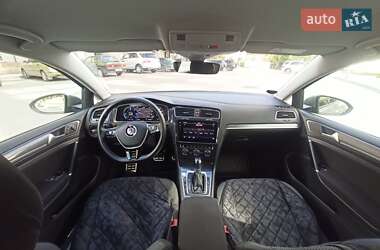 Хэтчбек Volkswagen e-Golf 2017 в 