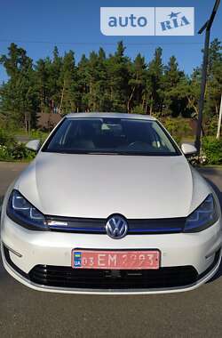 Хэтчбек Volkswagen e-Golf 2016 в Киеве