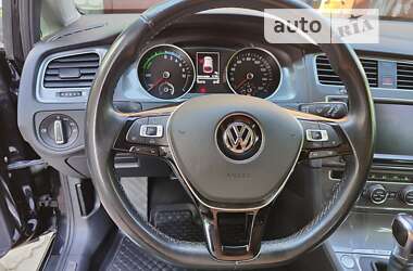 Хэтчбек Volkswagen e-Golf 2015 в 