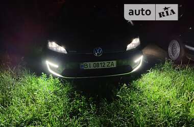 Хэтчбек Volkswagen e-Golf 2015 в 