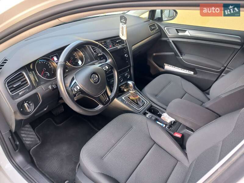 Хетчбек Volkswagen e-Golf 2019 в Чернівцях