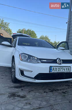 Хэтчбек Volkswagen e-Golf 2015 в 