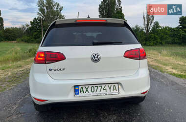Хэтчбек Volkswagen e-Golf 2015 в 