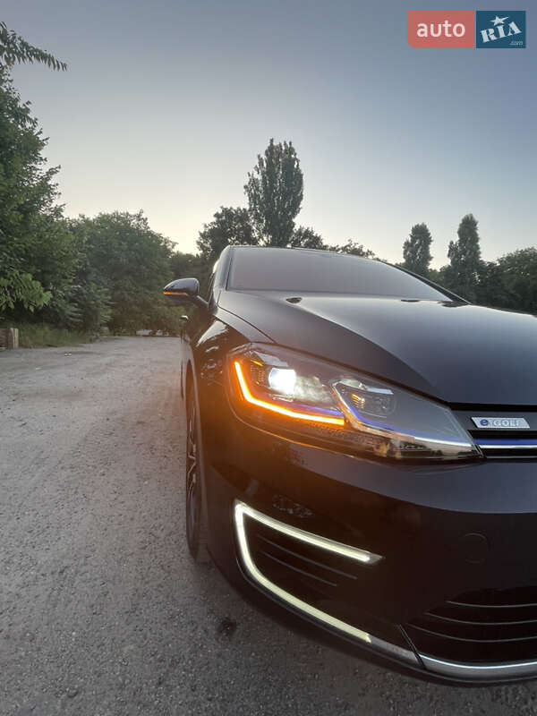 Хетчбек Volkswagen e-Golf 2018 в Павлограді