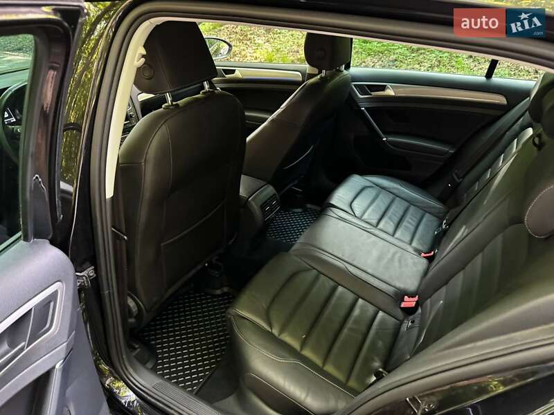 Хэтчбек Volkswagen e-Golf 2015 в Луцке