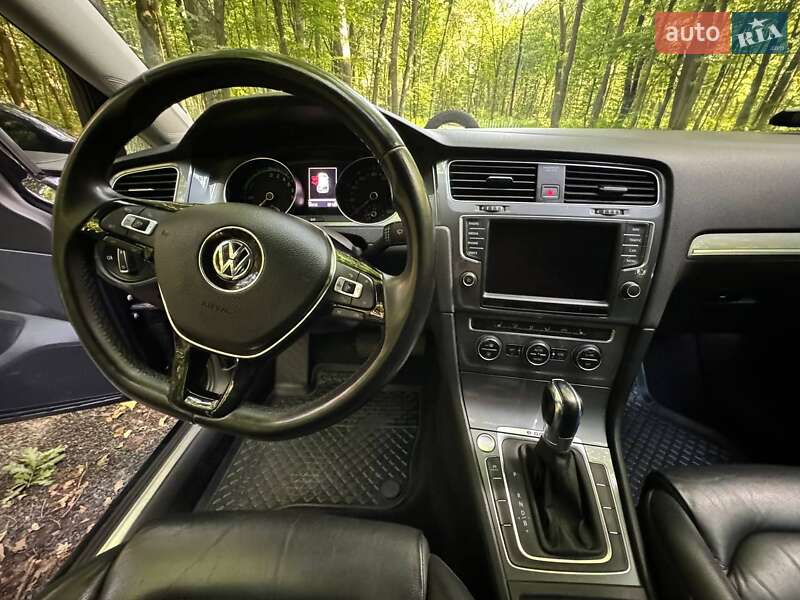 Хэтчбек Volkswagen e-Golf 2015 в Луцке