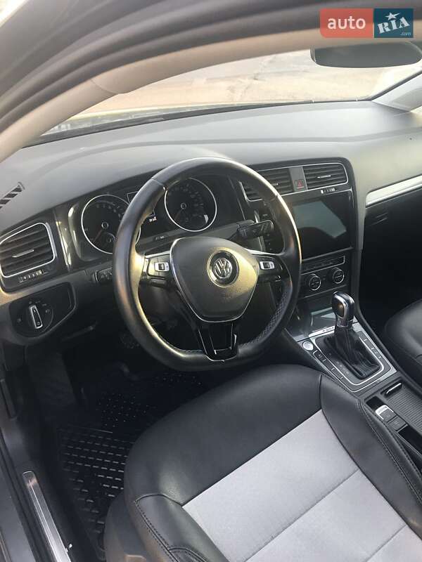 Хетчбек Volkswagen e-Golf 2018 в Житомирі